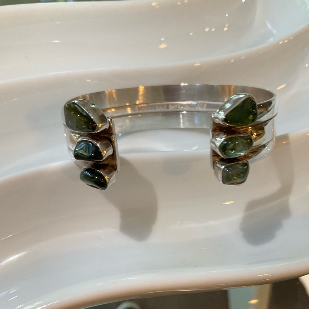 Lilly Barrack Sterling Open Faced Cuff Bracelet Green Gemstone End Caps, 14k - Picture 5 of 12